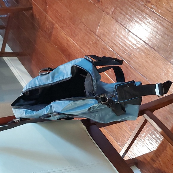 Duffle bag by ZIP 'N JET in Blue - Picture 2 of 9